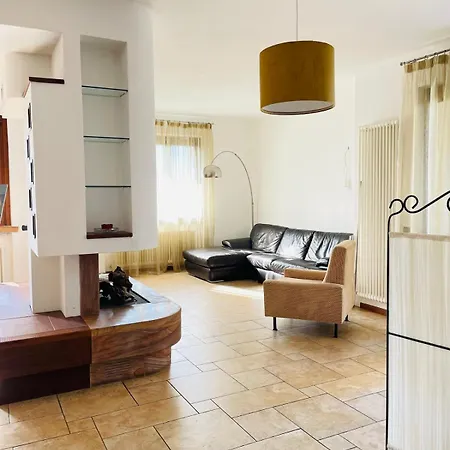 Borromeo 37, Beautiful In Greenery, In Como's Hills Villa *