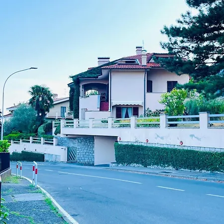 Borromeo 37, Beautiful In Greenery, In Como's Hills Villa