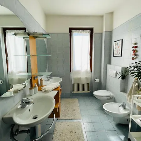 Borromeo 37, Beautiful In Greenery, In Como's Hills Villa