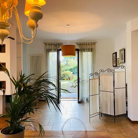 Borromeo 37, Beautiful In Greenery, In Como's Hills Villa